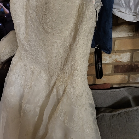 Ivory lace up wedding dress - Picture 5 of 13